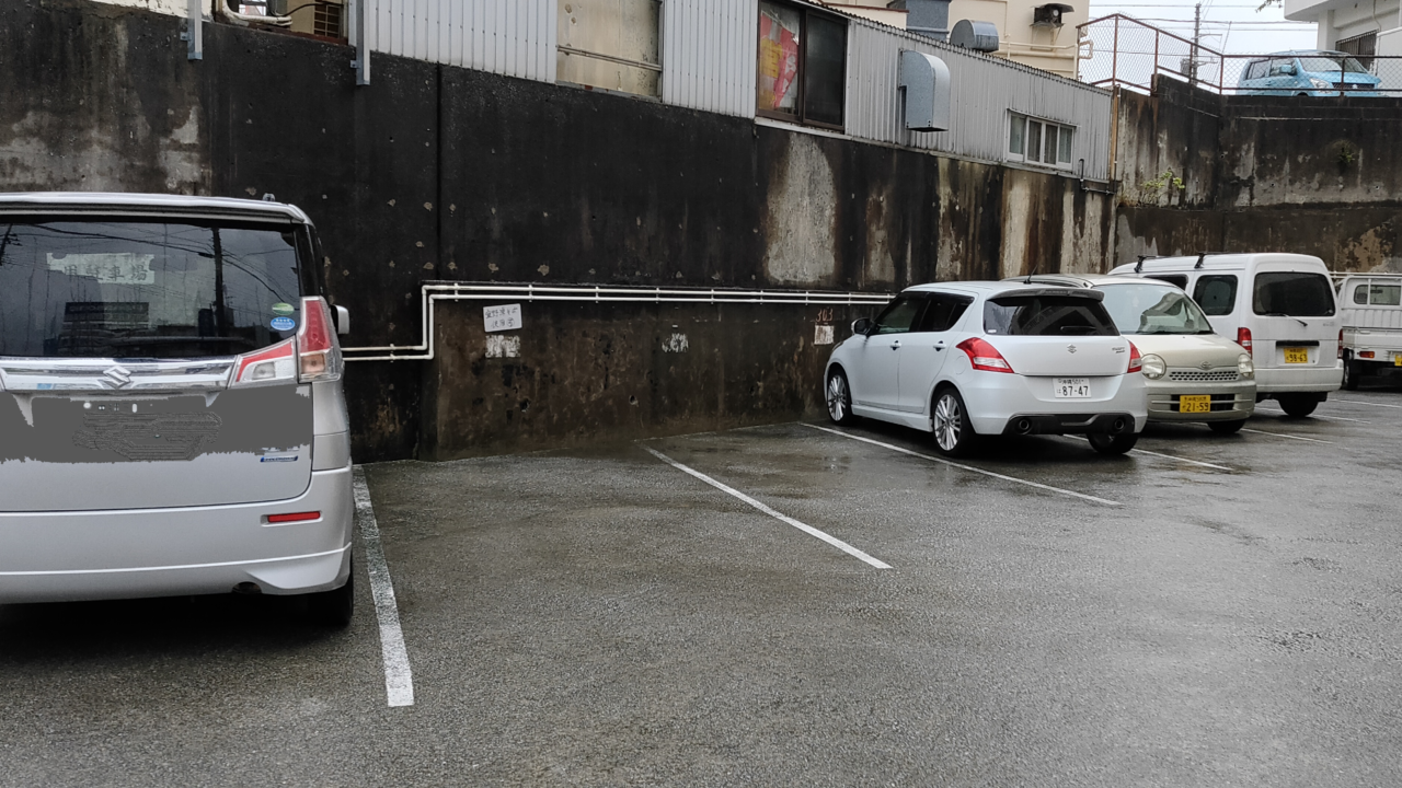 宜野湾そばの駐車場