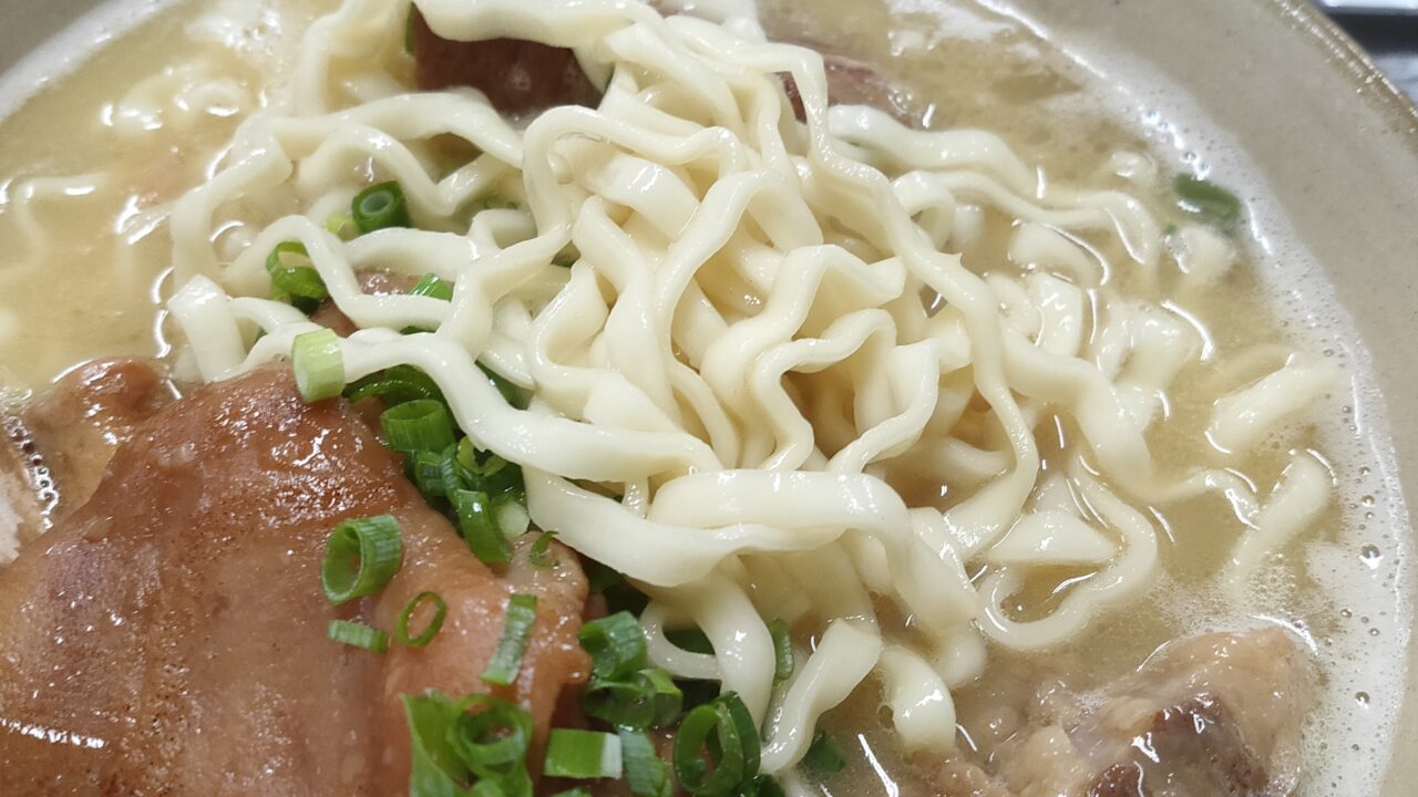 宜野湾そばの麺
