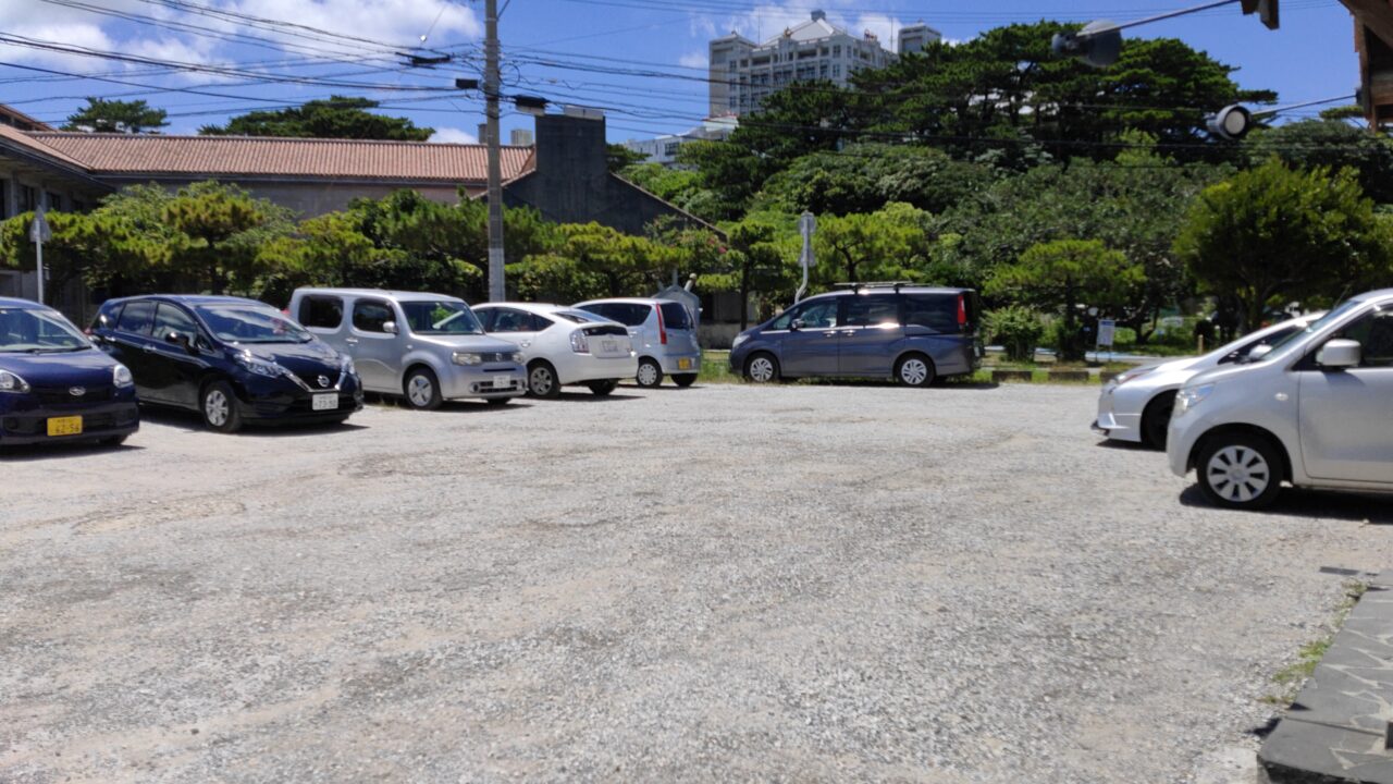 沖縄そば専門店てだこの駐車場
