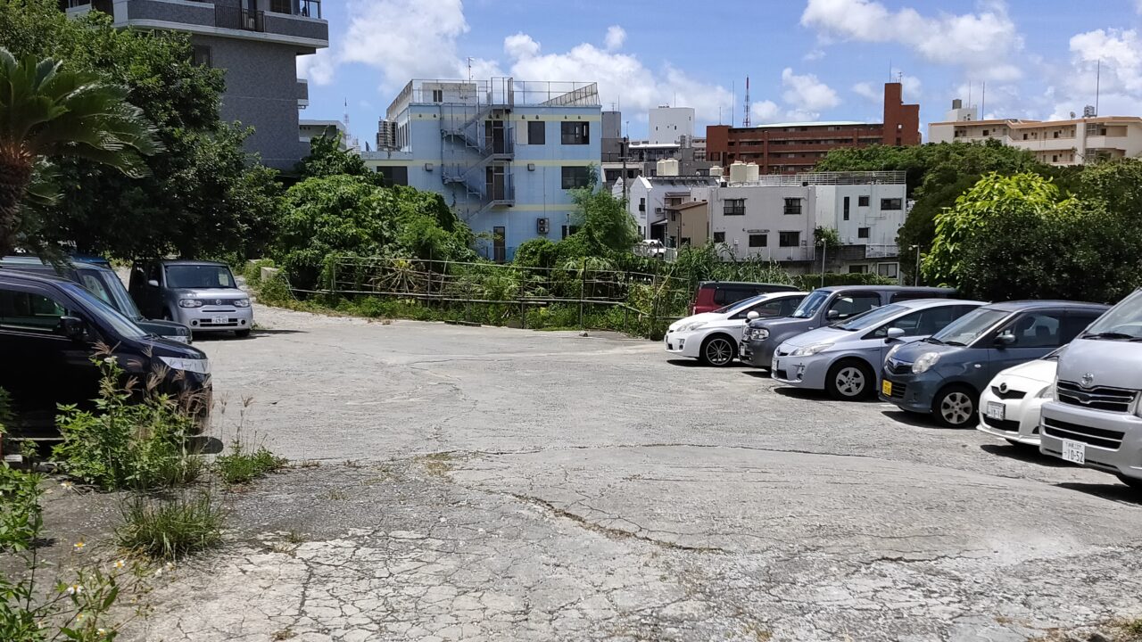沖縄そば楚辺の駐車場2